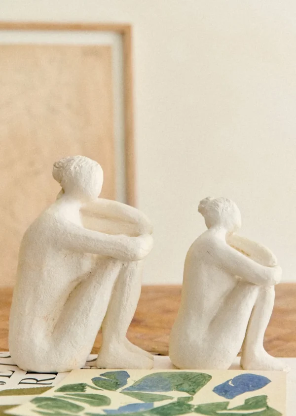 Sculpture Guénolée Courcoux - Femme Dans Ses Pensées Petit Modèle