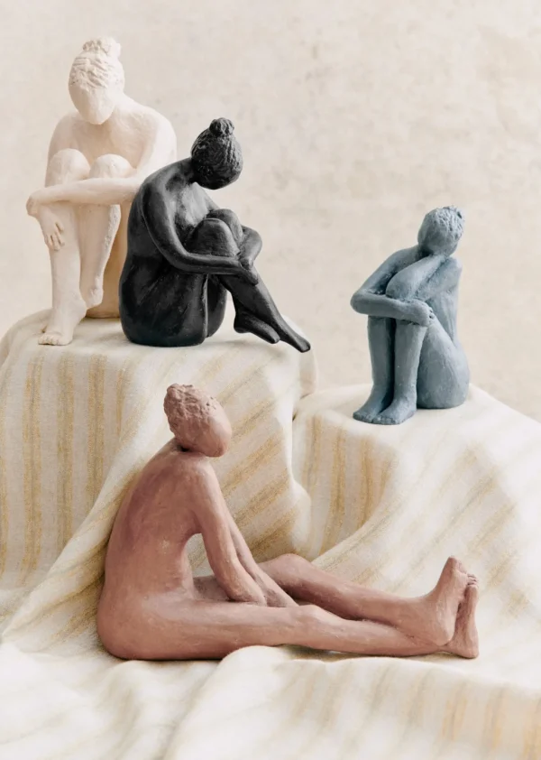 Sculpture Guénolée Courcoux - Femme Jambes Allongées Grand Modèle