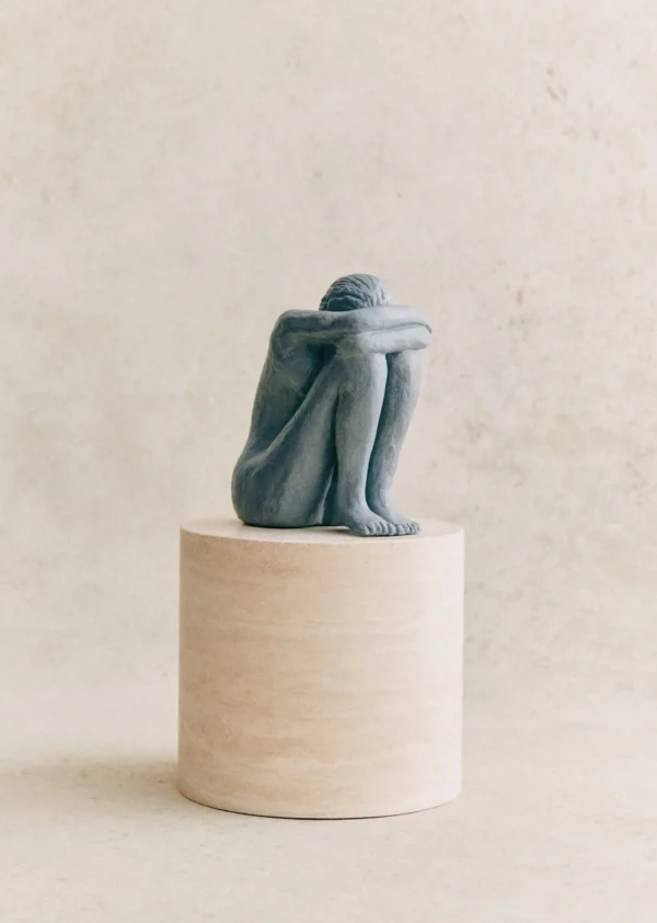 Sculpture Guénolée Courcoux - Femme Assise Grand Modèle