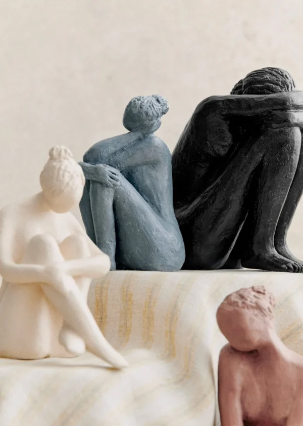 Sculpture Guénolée Courcoux - Femme Dans Ses Pensées Petit Modèle