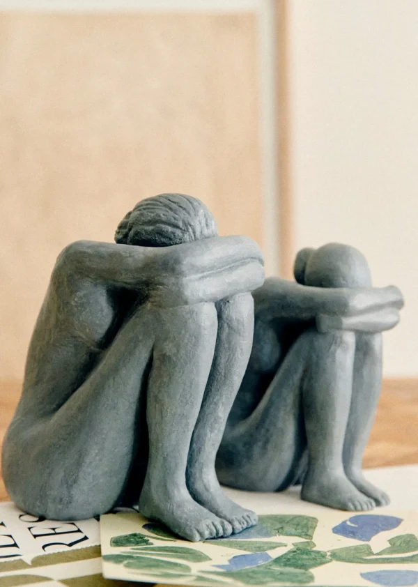 Sculpture Guénolée Courcoux - Femme Assise Grand Modèle