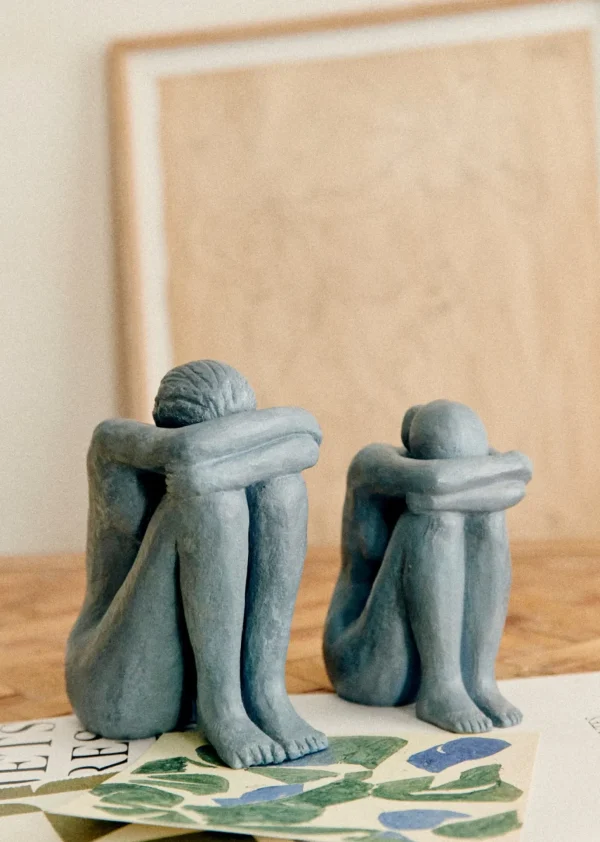Sculpture Guénolée Courcoux - Femme Assise Petit Modèle