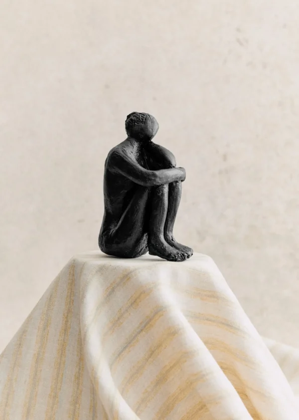 Sculpture Guénolée Courcoux - Femme Dans Ses Pensées Petit Modèle