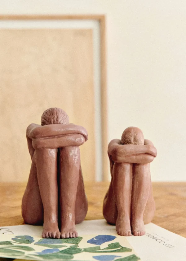 Sculpture Guénolée Courcoux - Femme Assise Grand Modèle