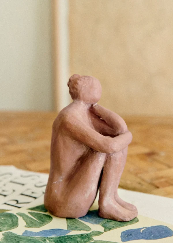 Sculpture Guénolée Courcoux - Femme Dans Ses Pensées Petit Modèle