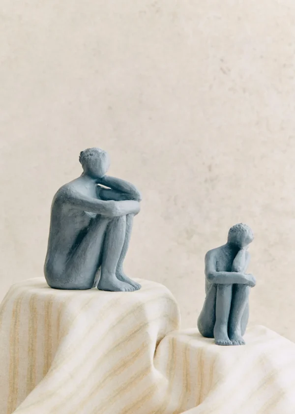 Sculpture Guénolée Courcoux - Femme Dans Ses Pensées Grand Modèle