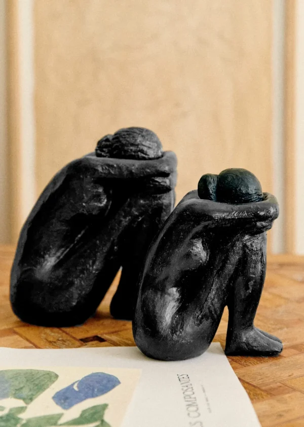 Sculpture Guénolée Courcoux - Femme Assise Petit Modèle