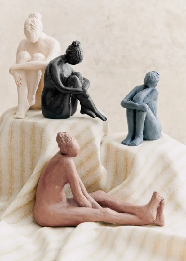 Sculpture Guénolée Courcoux - Femme Dans Ses Pensées Petit Modèle