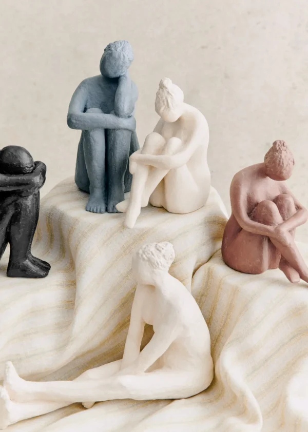 Sculpture Guénolée Courcoux - Femme Dans Ses Pensées Grand Modèle